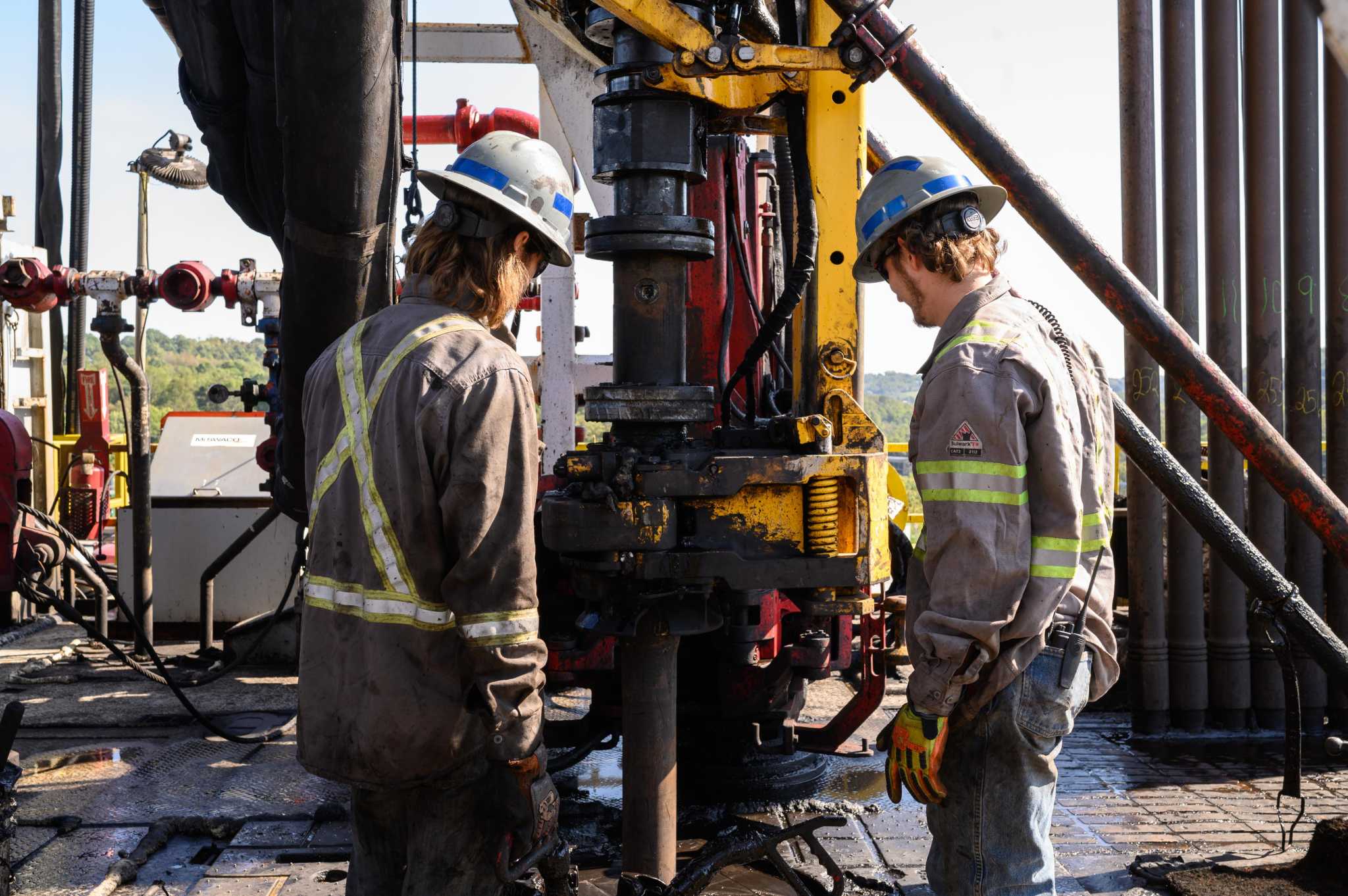 Despite soaring oil price, drilling jobs are slow to return