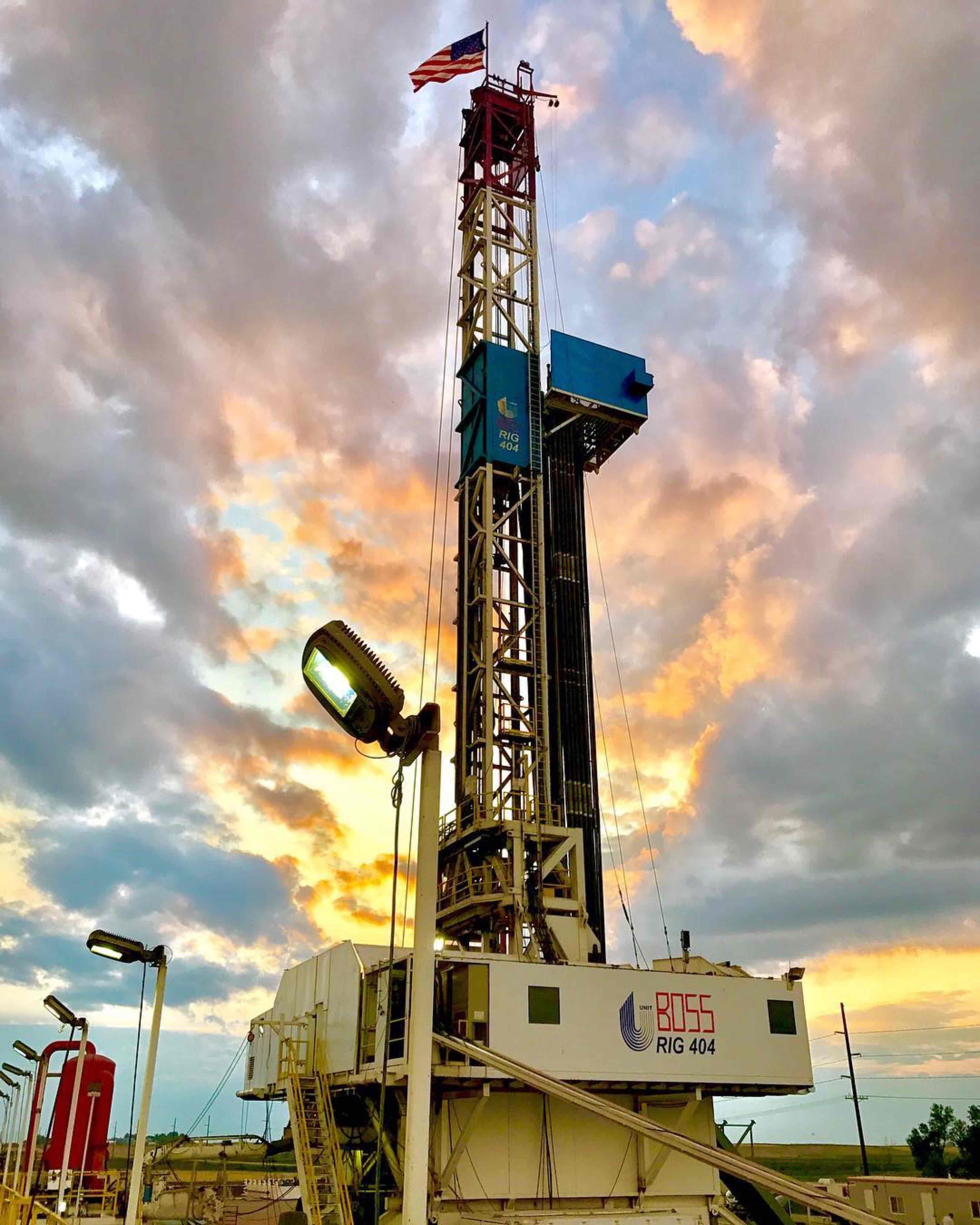 Last hitch in #NorthDakota...for now. #bakken #oilfield #drillingrig #sunset #skyporn #drillersclub @s.h.warner | Petroleum engineering, Oil rig, Drilling rig