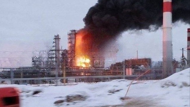 Ukraine knocks out Russian refinery in major attack – Euractiv